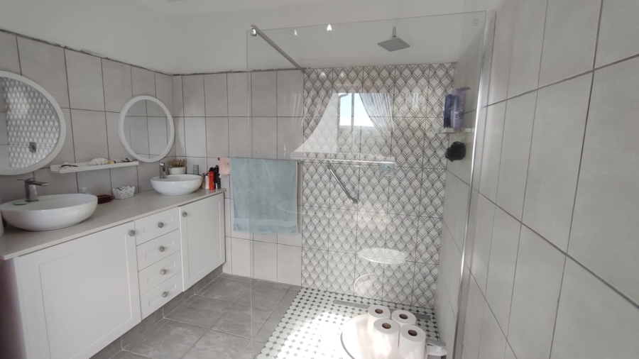 3 Bedroom Property for Sale in Stilbaai Wes Western Cape
